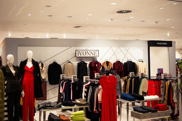 L'uniforme d'entreprise fabriqué en france : élégance, résistance et responsabilité pour les professionnels