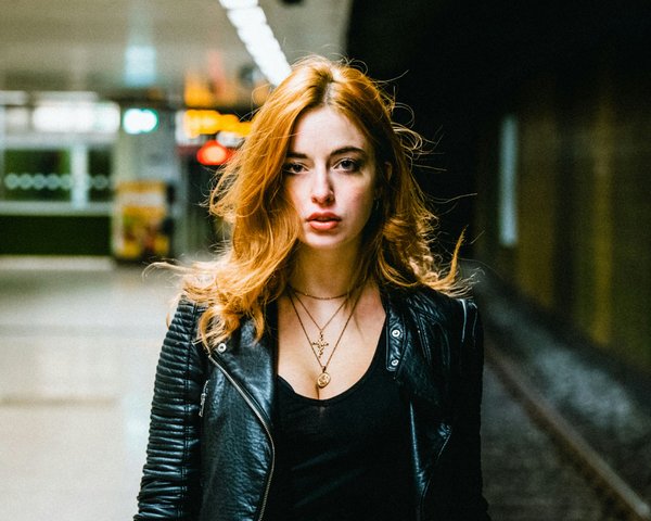 Quelles astuces pour porter des vestes en cuir sans paraître trop rebelle?